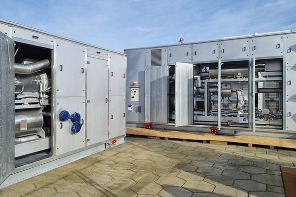 Die 500-kW-Wärmepumpe steht auf dem Campus Bochum der Fraunhofer IEG und ist zweistufig aufgebaut.